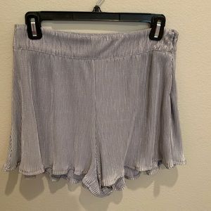 Ontwelfth shimmery grey shorts size medium